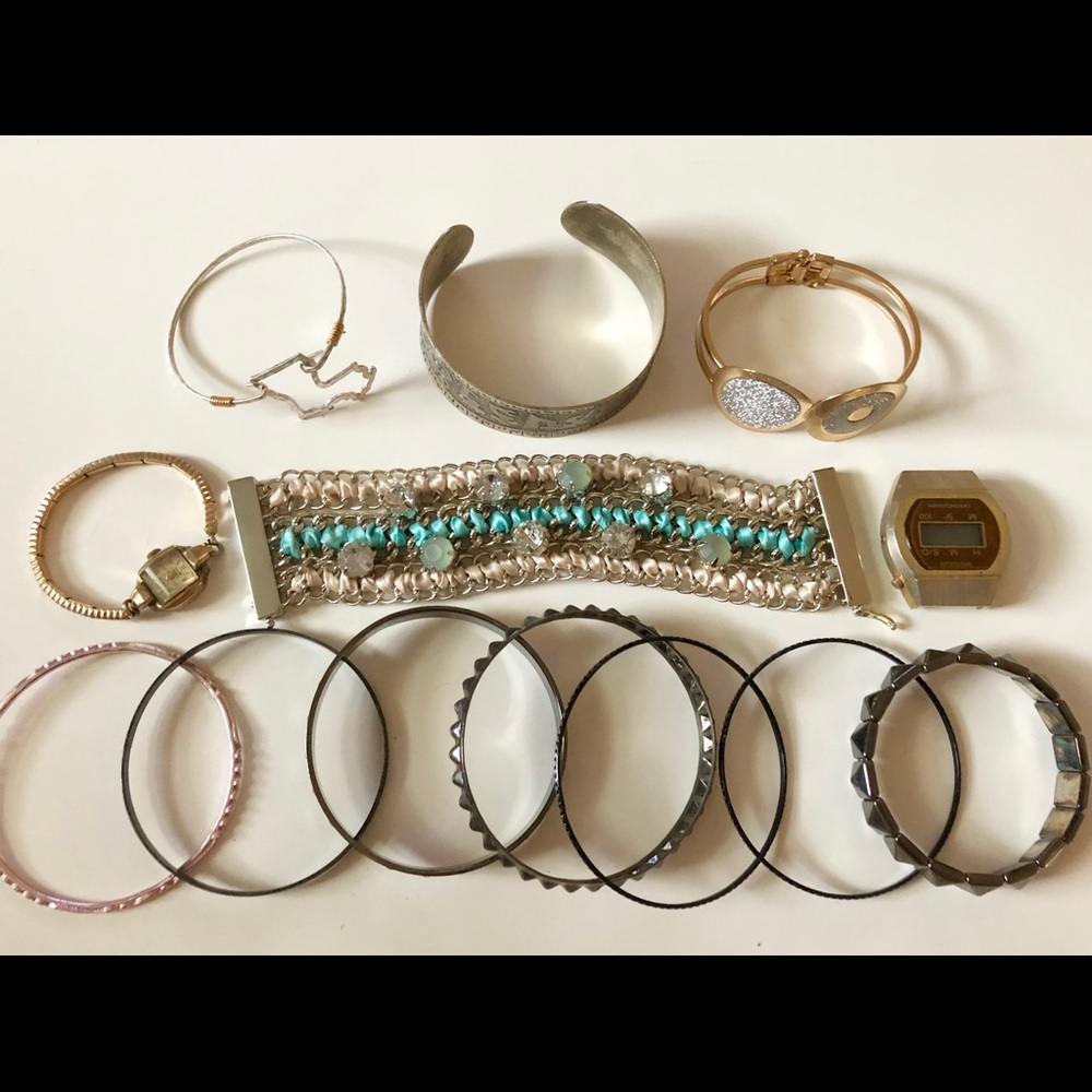 Lot of 13 bracelets and watches